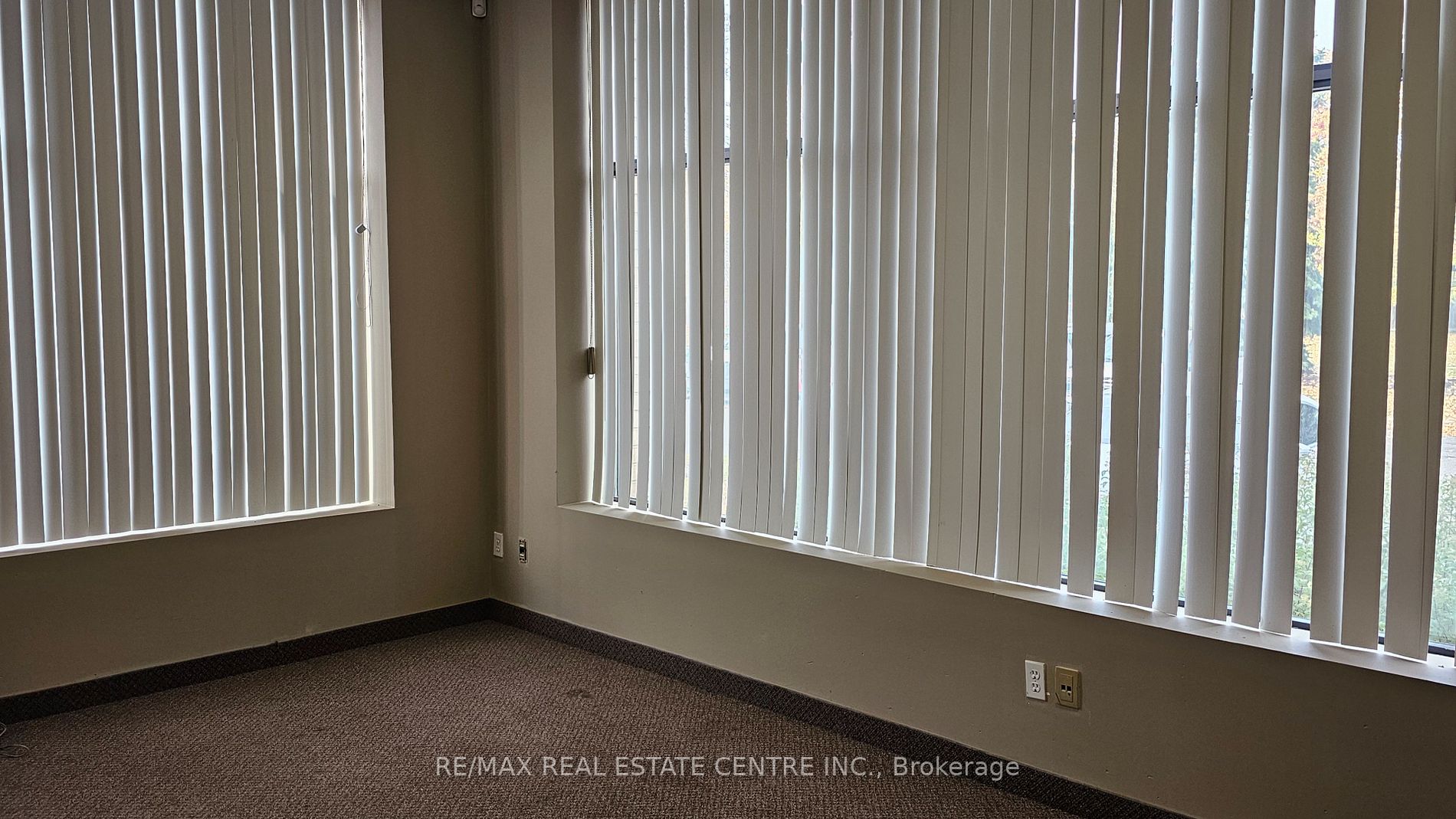 4060 Ridgeway Dr Property Photo 29