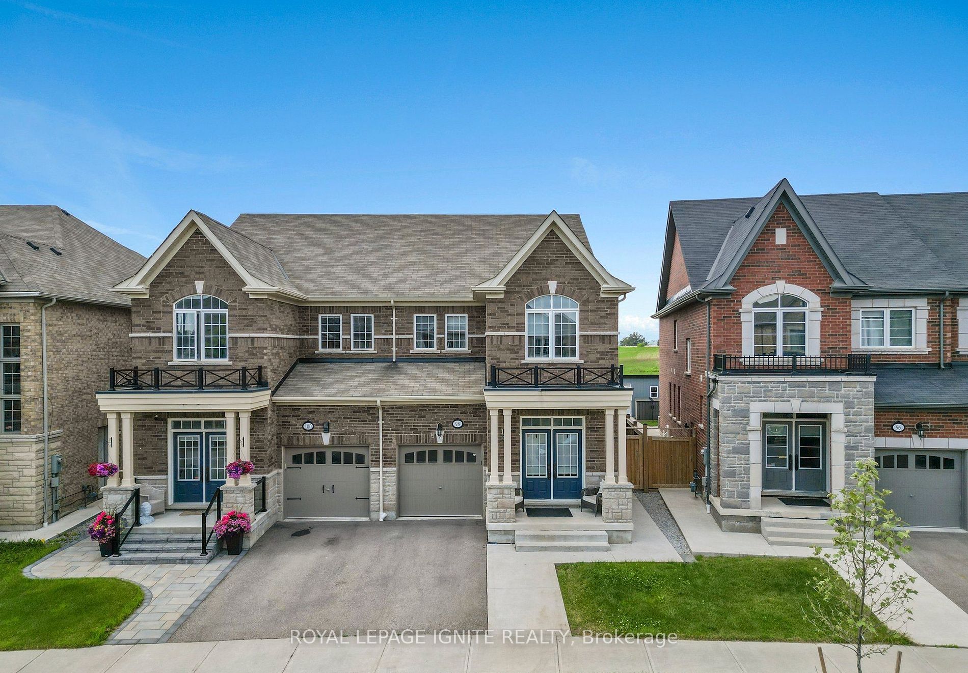 98 Little Britain Cres Property Photo