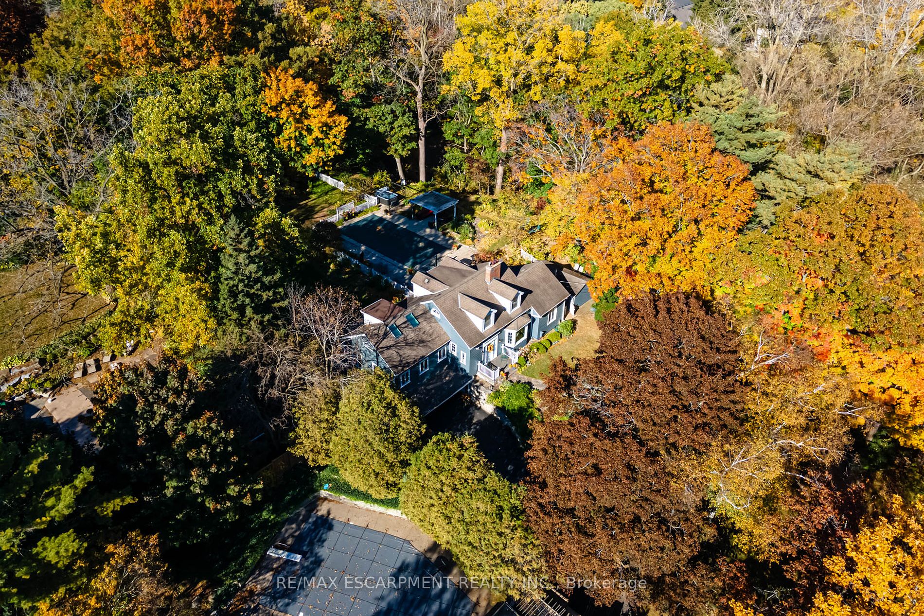 4271 Lakeshore Rd Property Photo