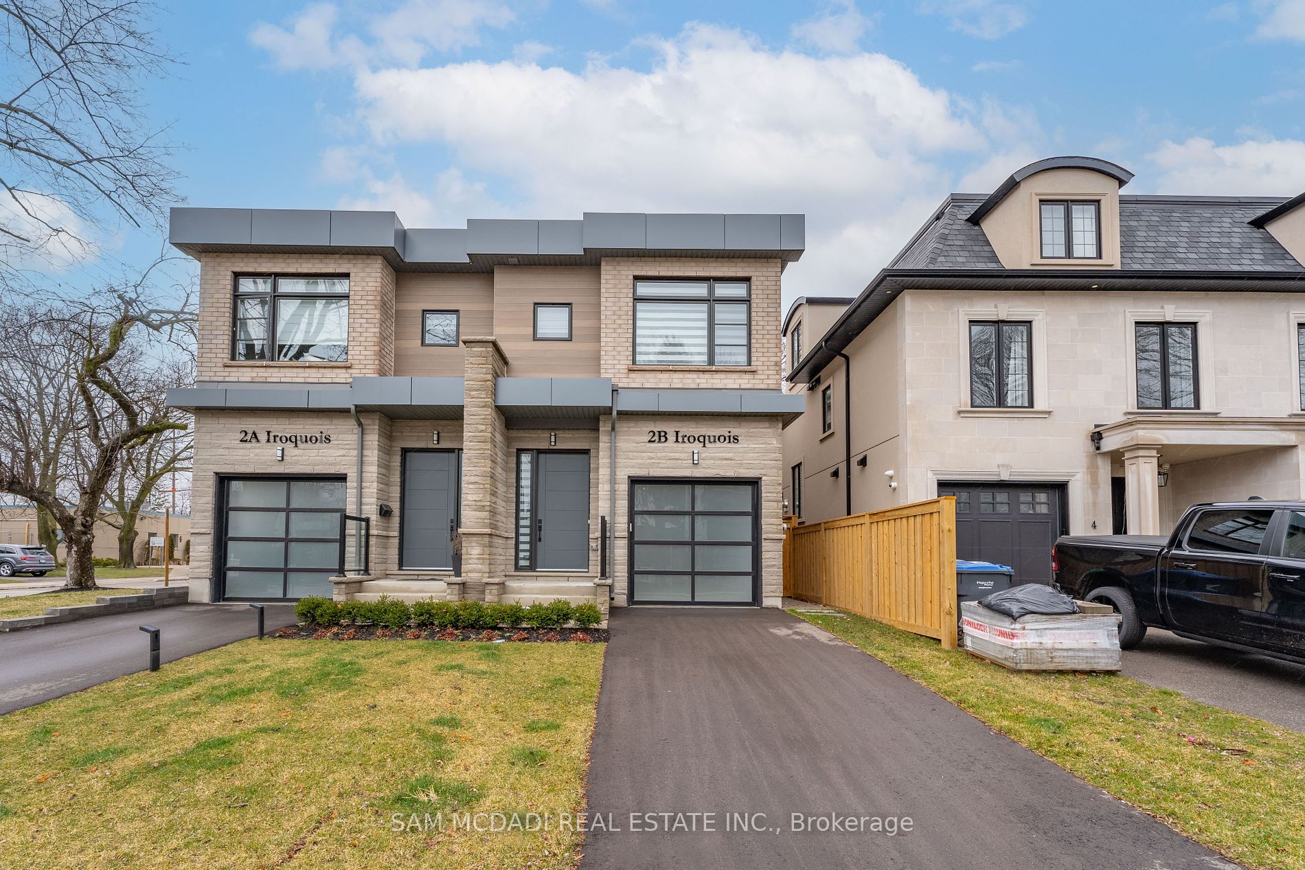 2 Iroquois Ave Property Photo