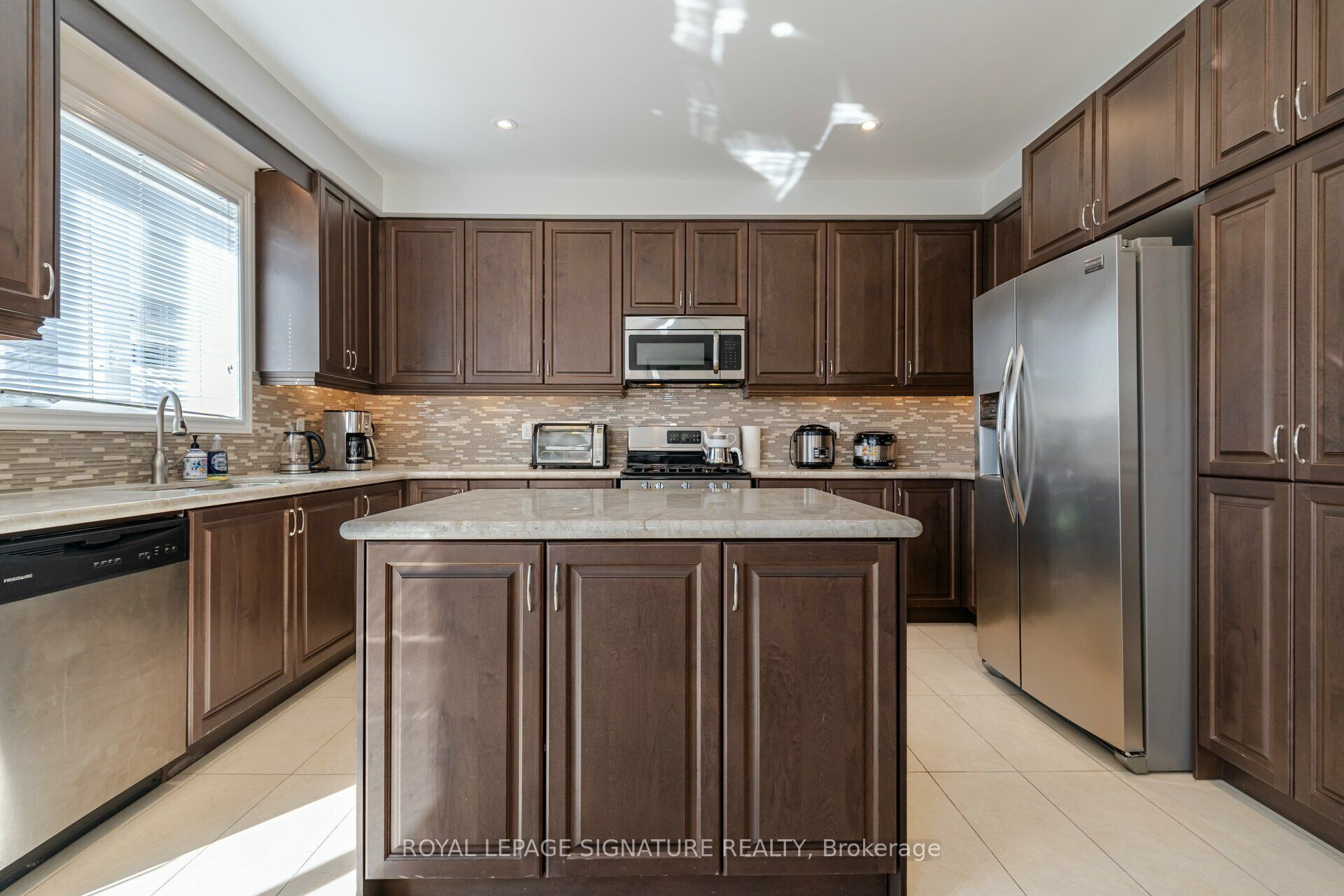 5520 Meadowcrest Avenue Property Photo 12