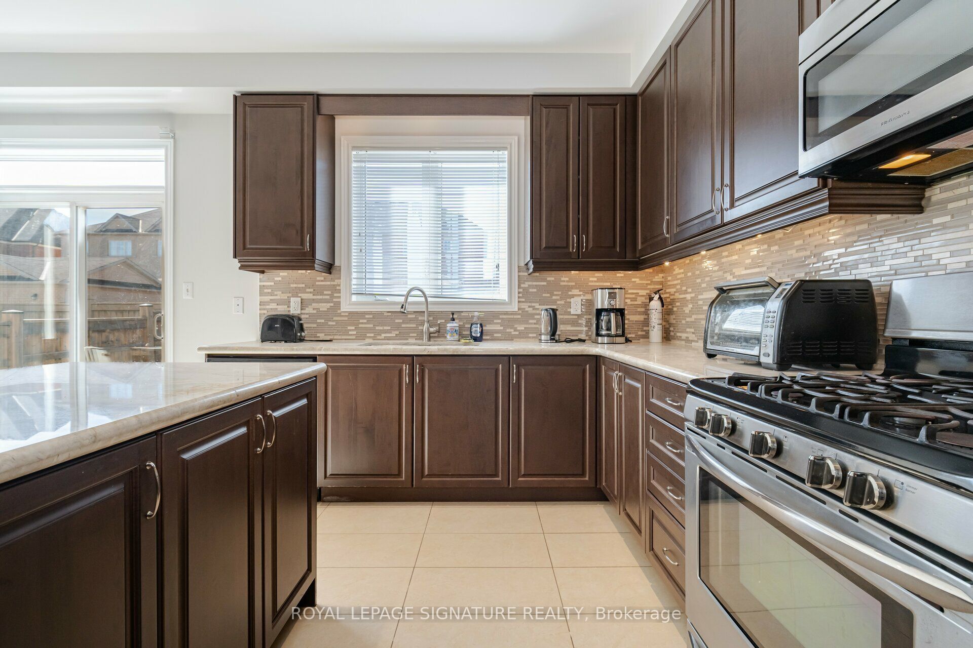 5520 Meadowcrest Avenue Property Photo 14