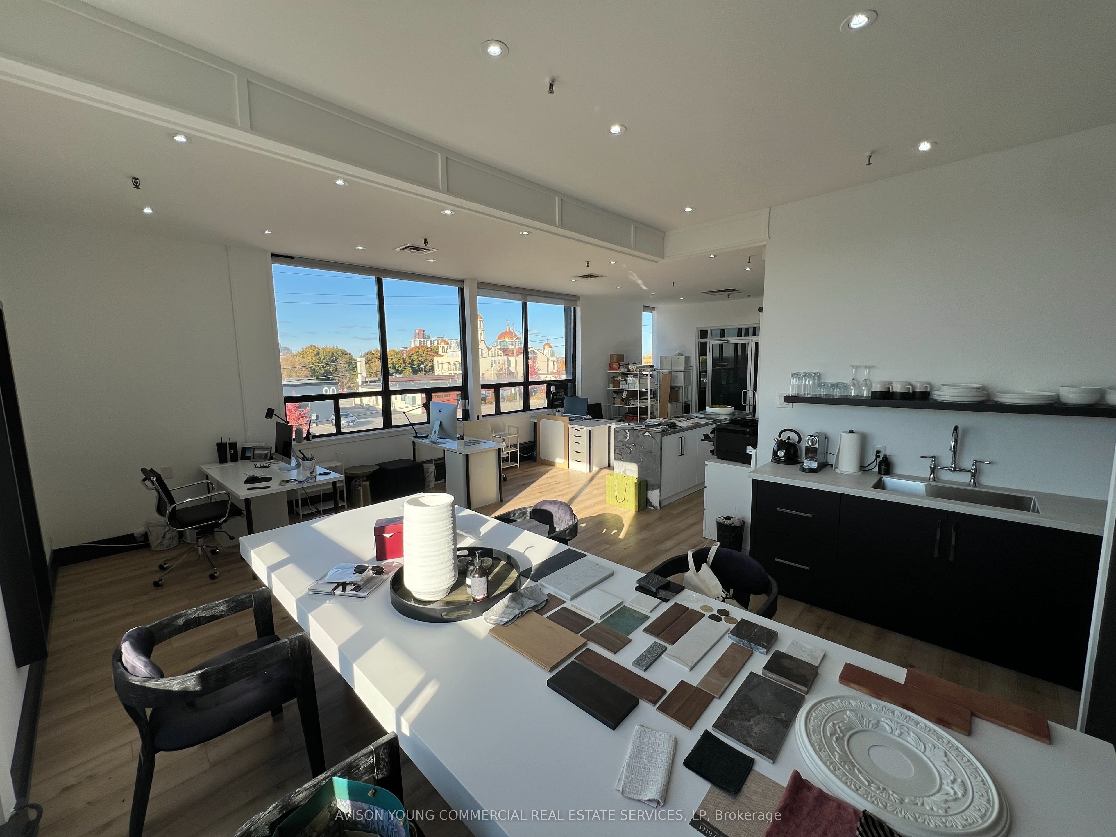 #206 - 91 Tycos Drive Property Photo 5
