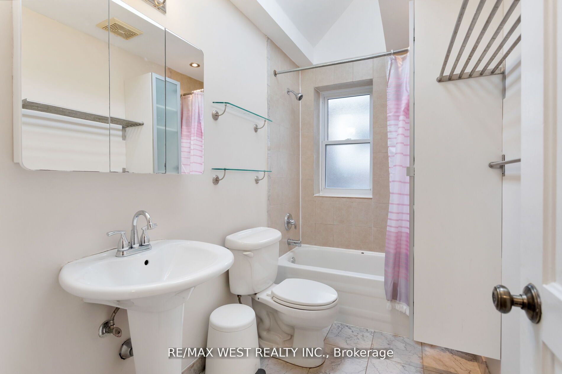 96 Roncesvalles Avenue Property Photo 28