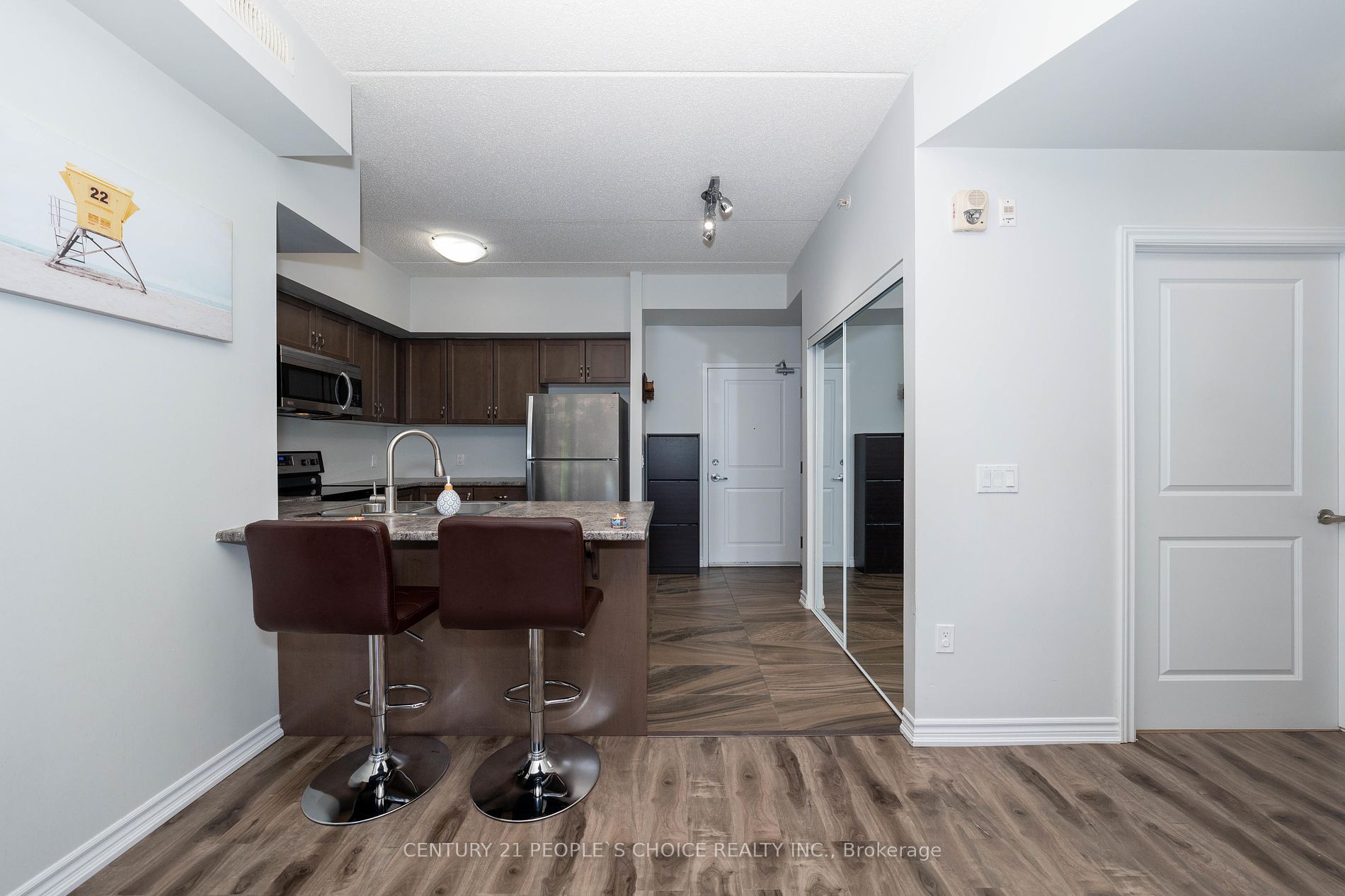 640 Sauve St Property Photo 3