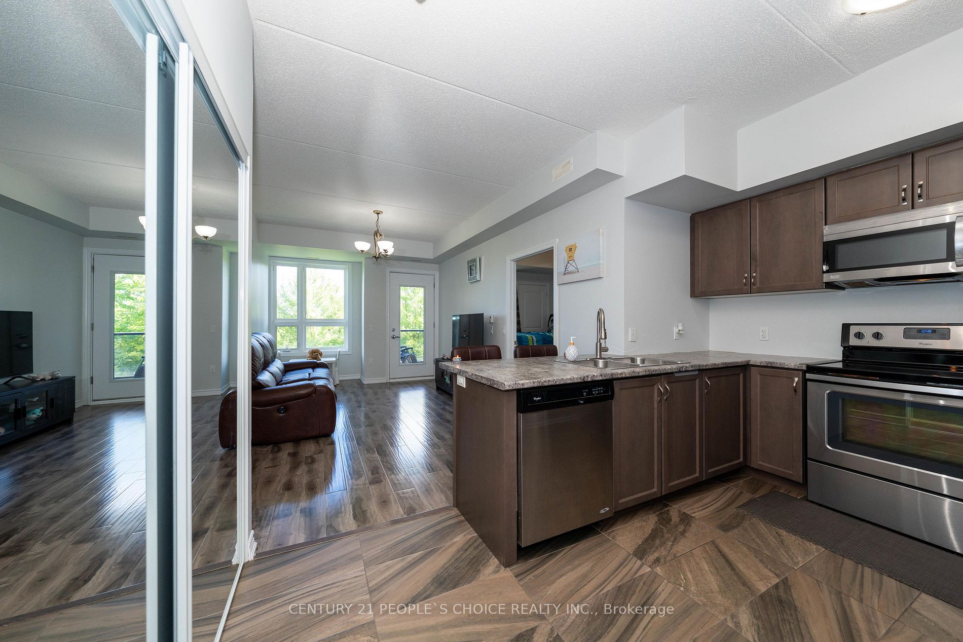 640 Sauve St Property Photo 5
