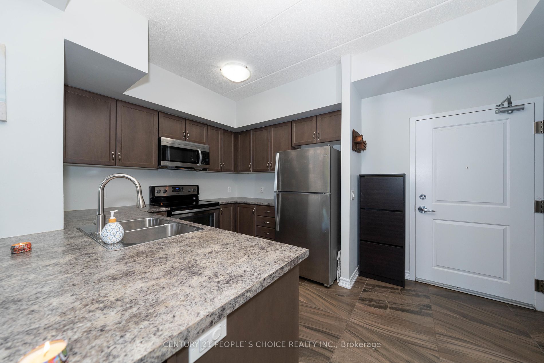 640 Sauve St Property Photo 6