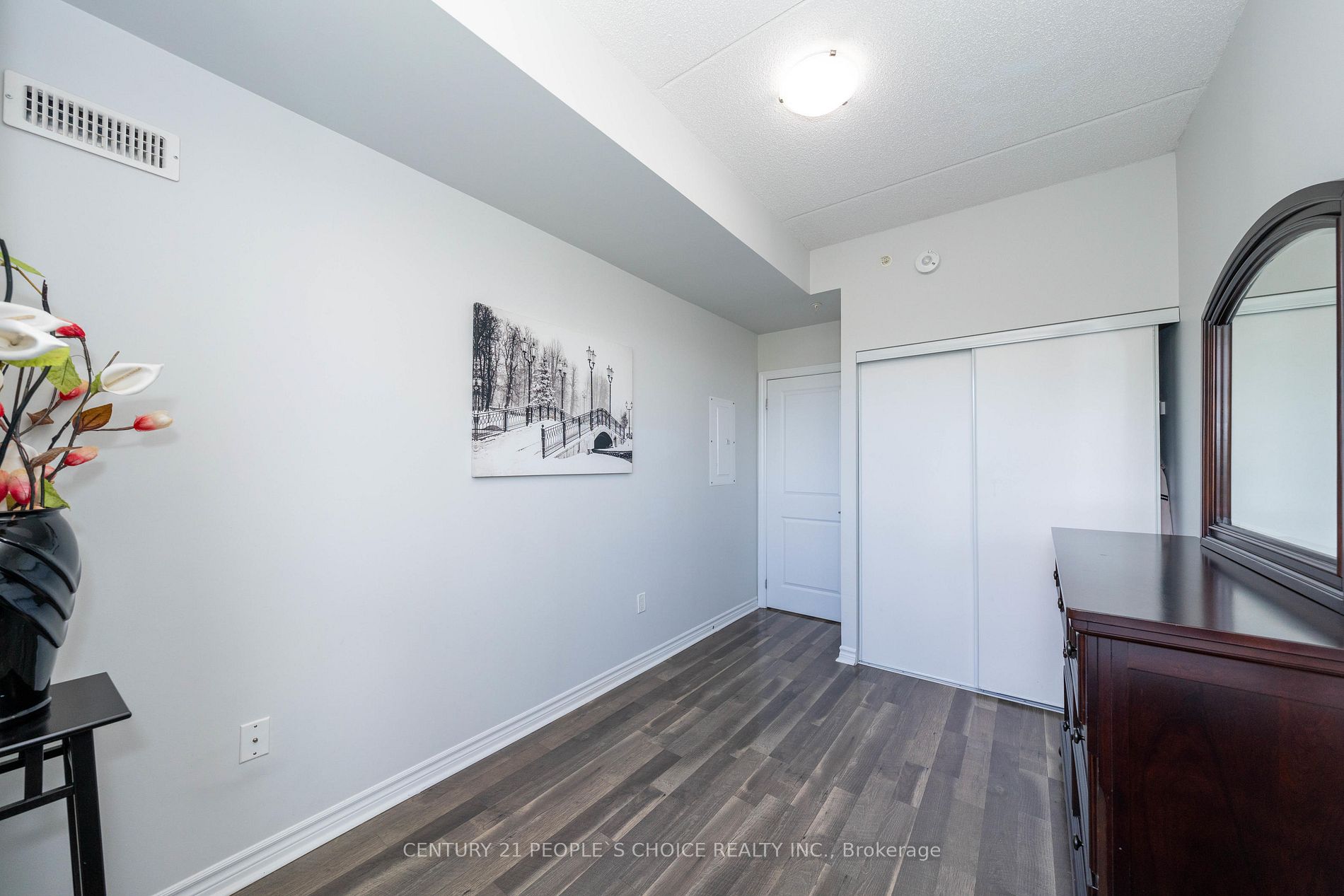 640 Sauve St Property Photo 9