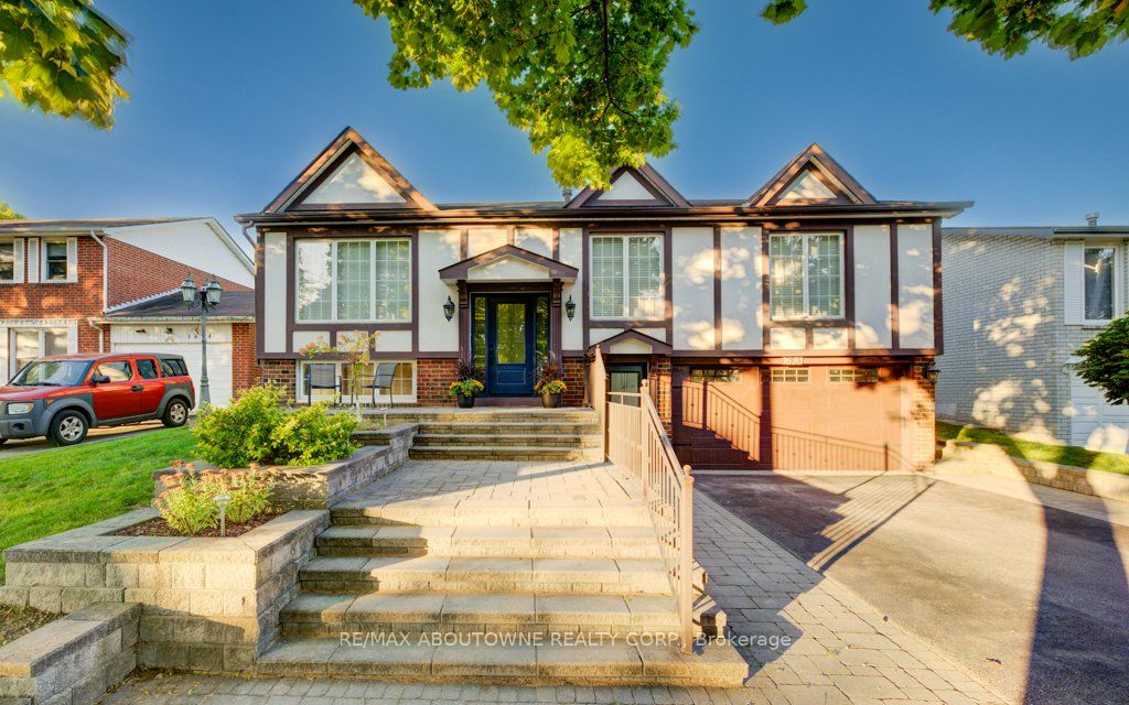 1670 Saltdene Ter Property Photo