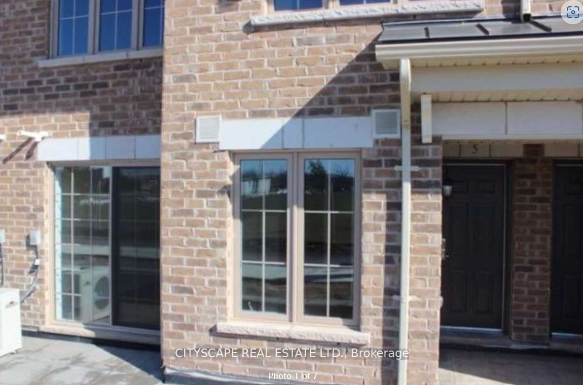 #5 - 2441 Greenwich Drive Property Photo 1