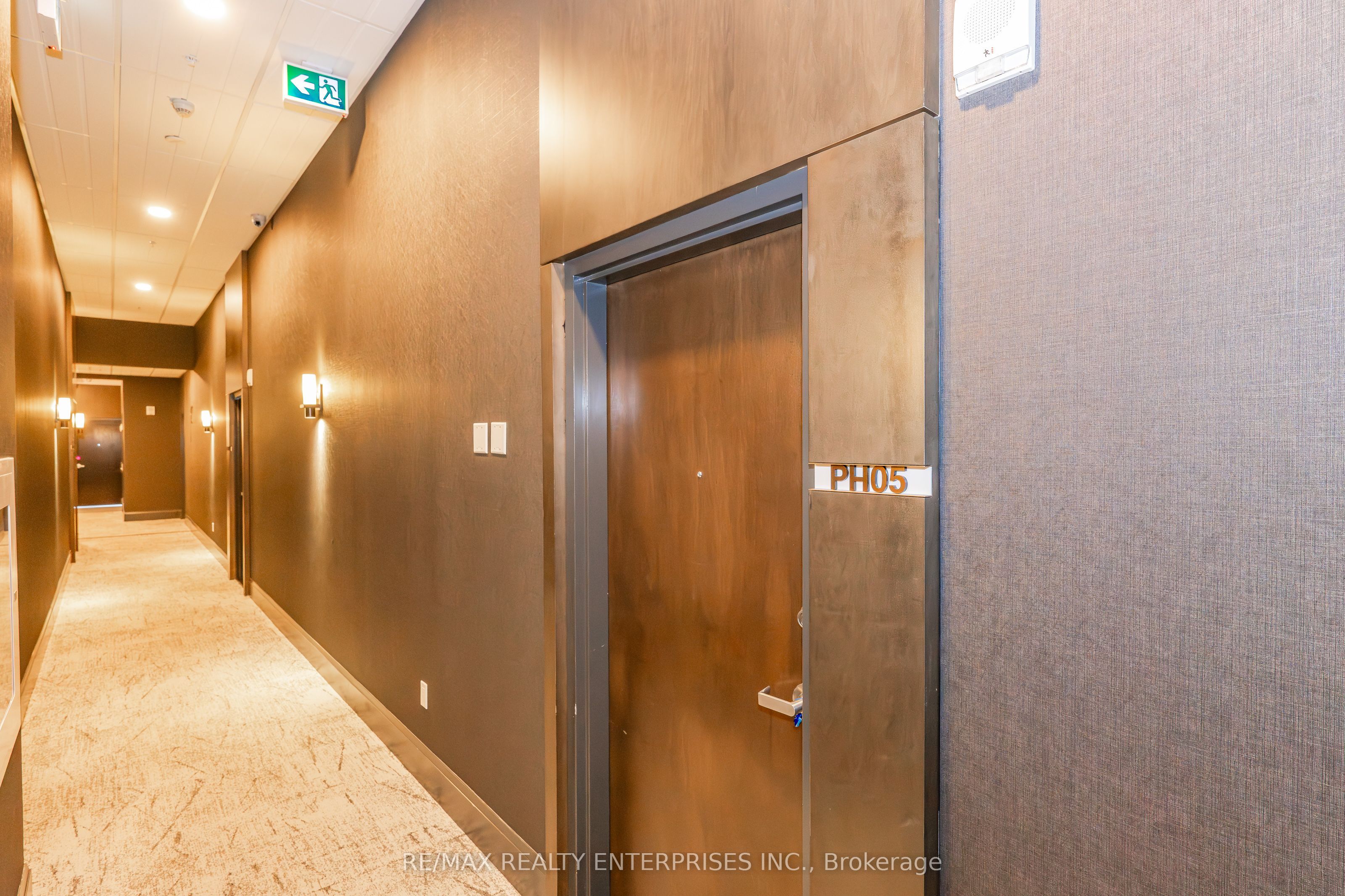 #ph05 - 112 King Street Property Photo 4