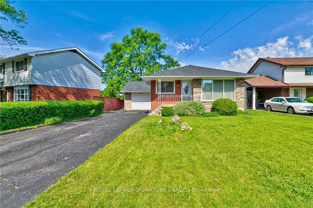 143 Hoover Cres Property Photo