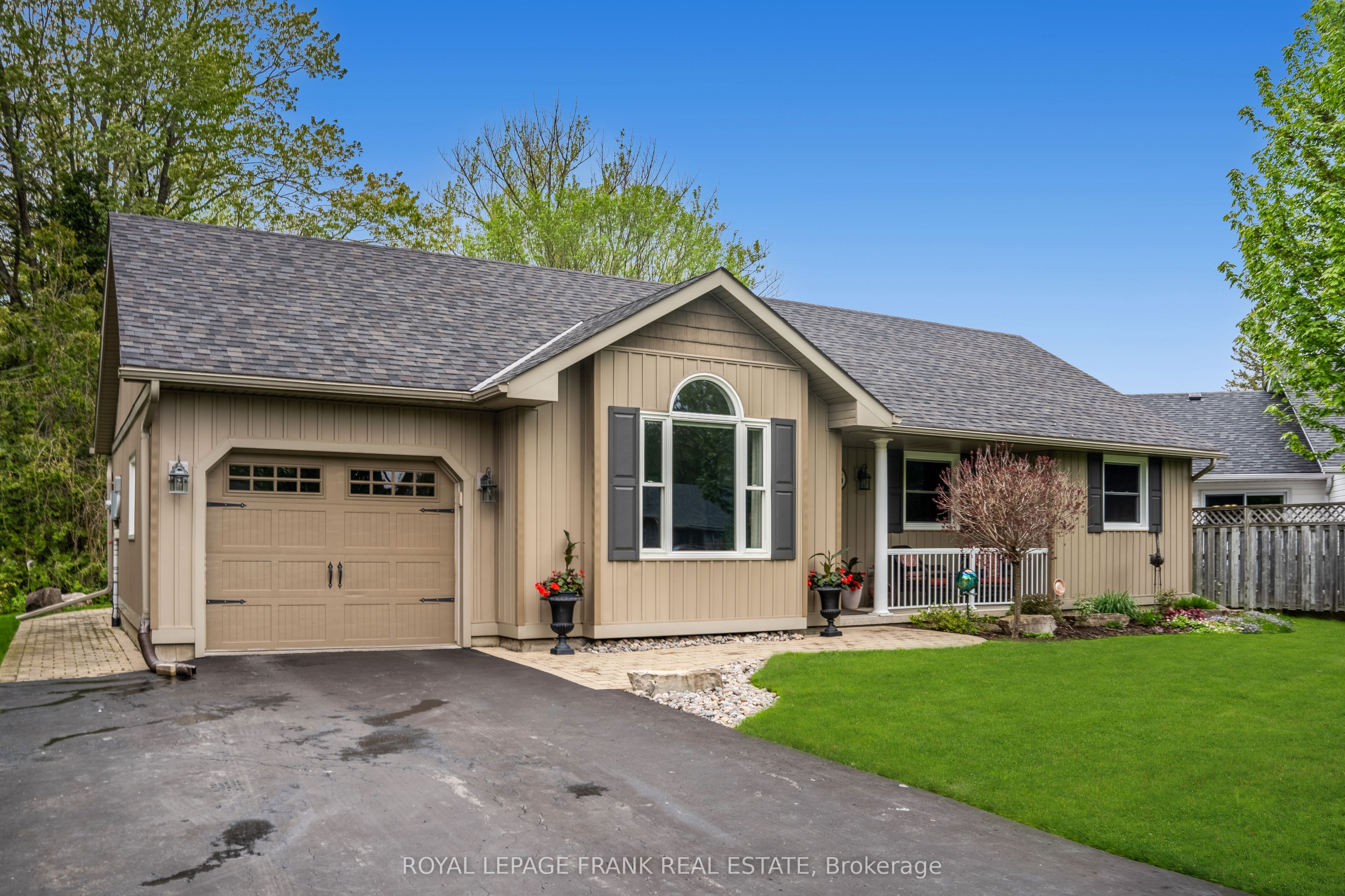 6 Ellard Court Property Photo 3