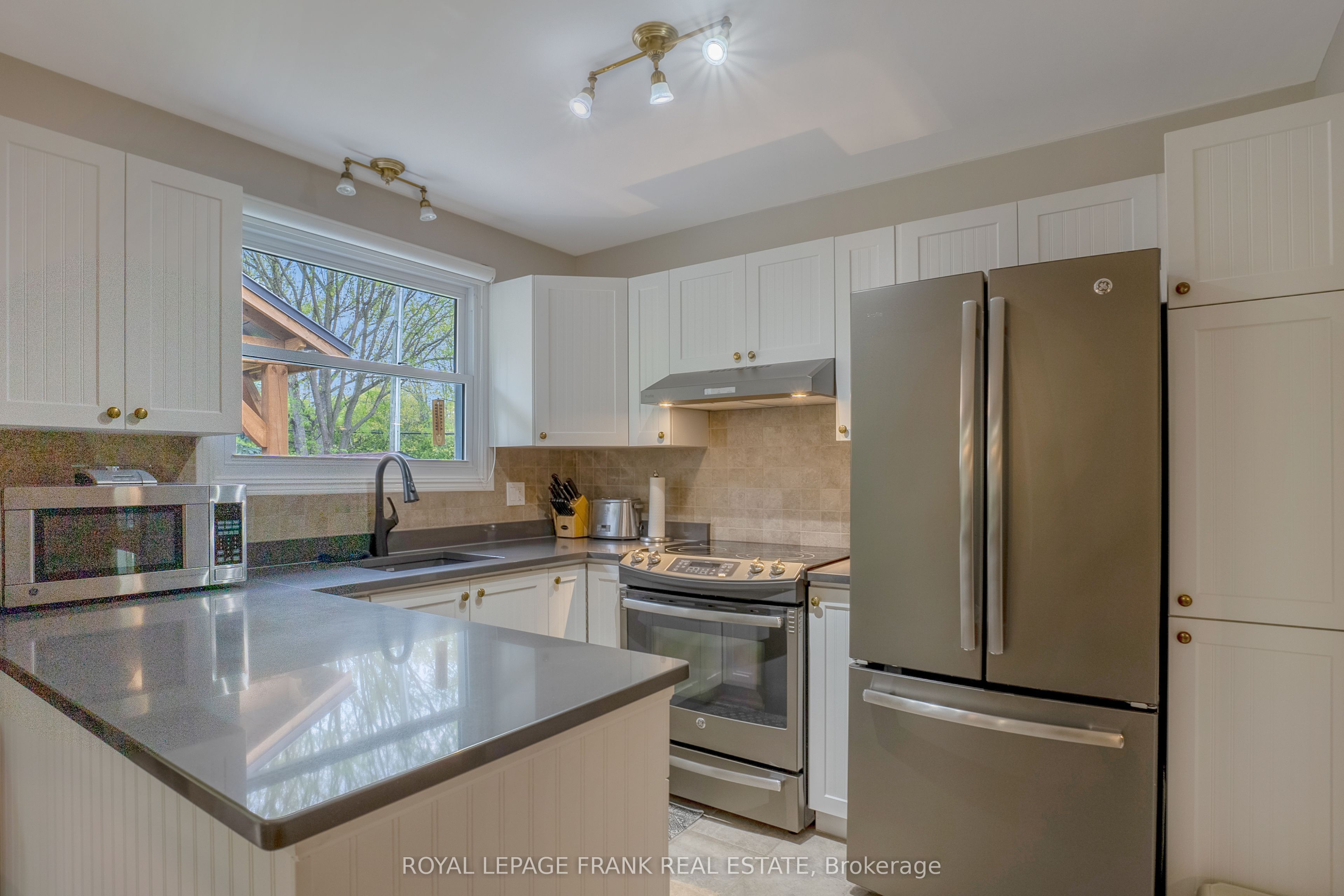 6 Ellard Court Property Photo 5