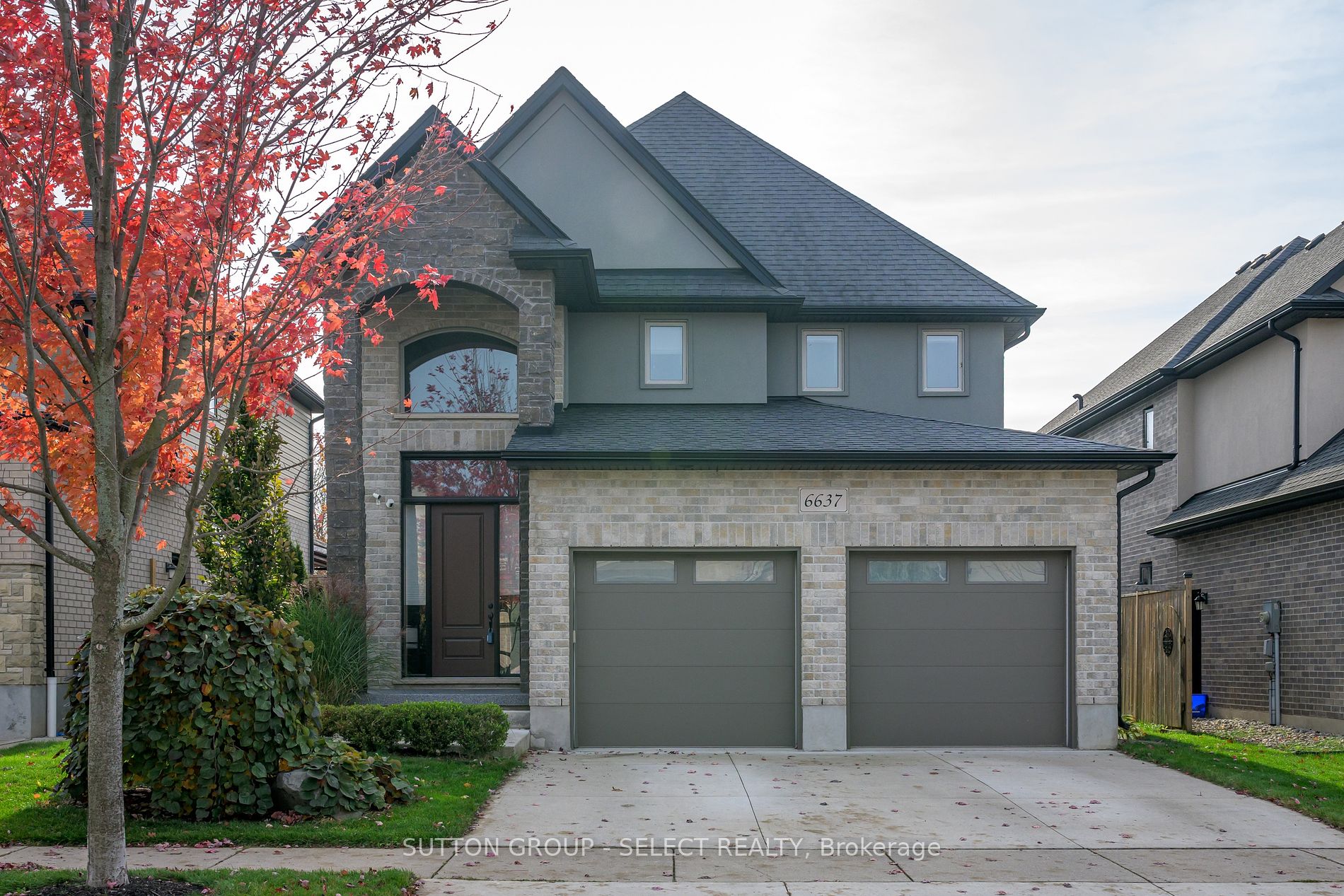 6637 Upper Canada Crossing Property Photo