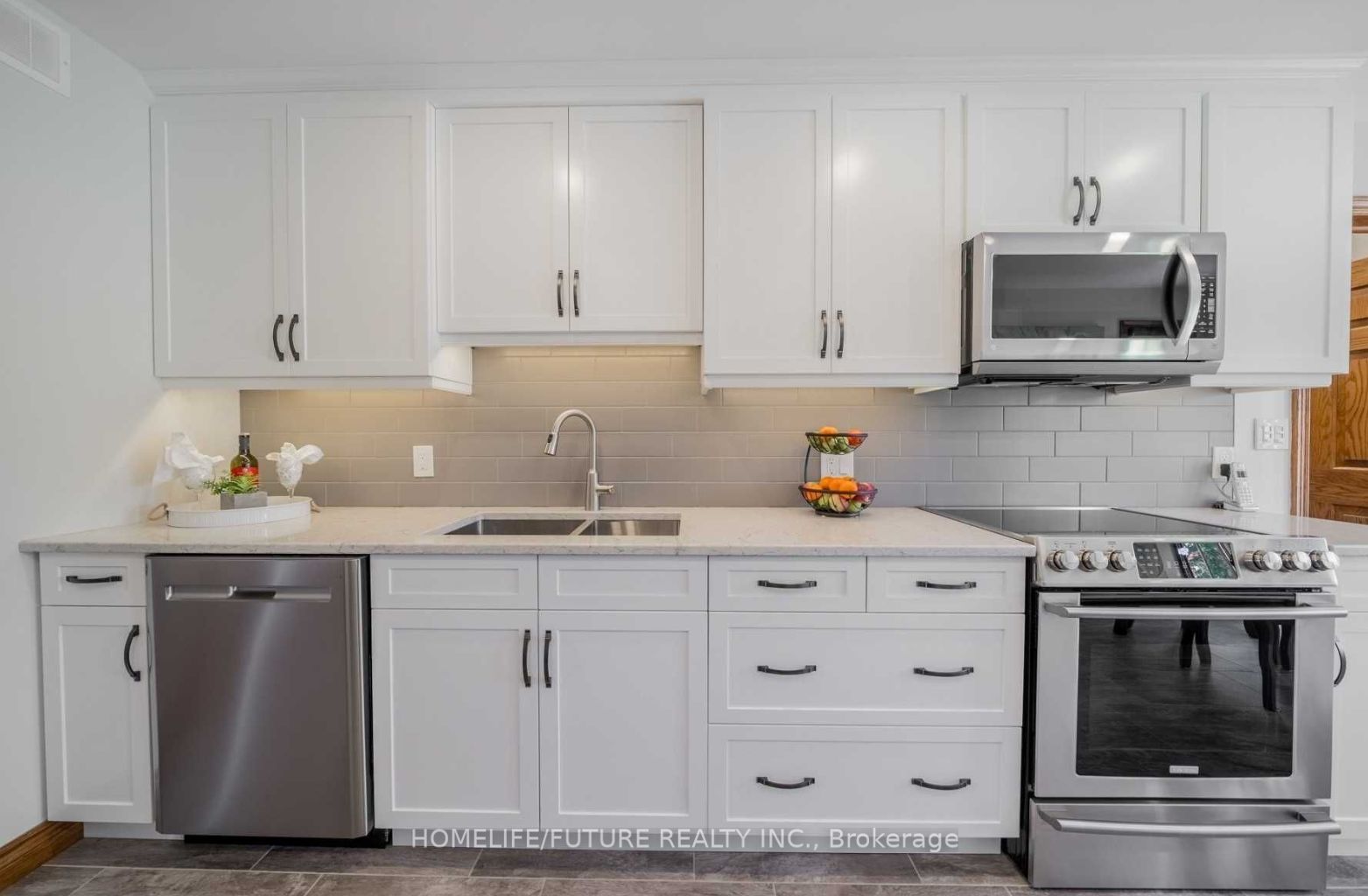 1497 Pentecostal Road Property Photo 3
