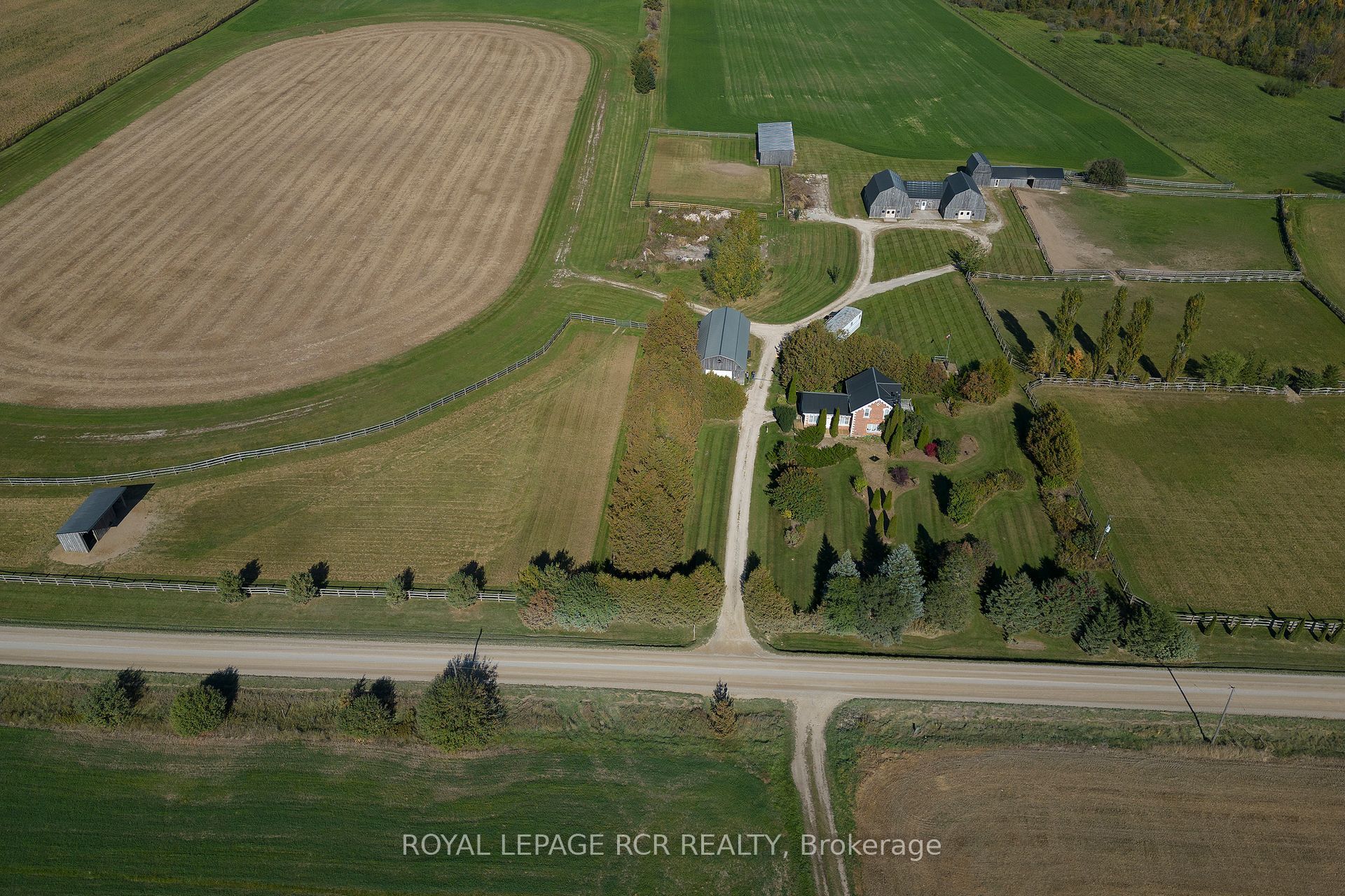 071533 10th Line Property Photo 1