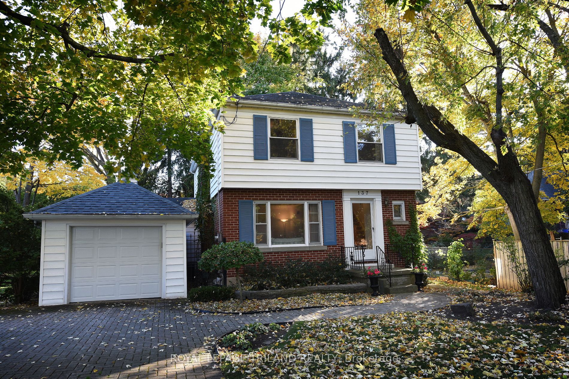 137 Elworthy Ave Property Photo