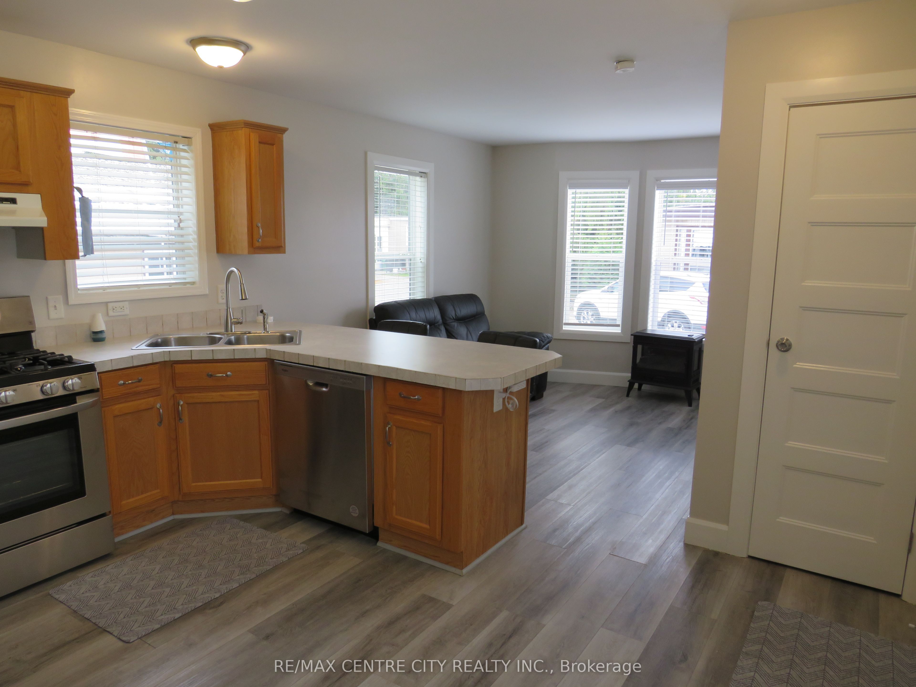 #116 - 2189 Dundas Street Property Photo 9