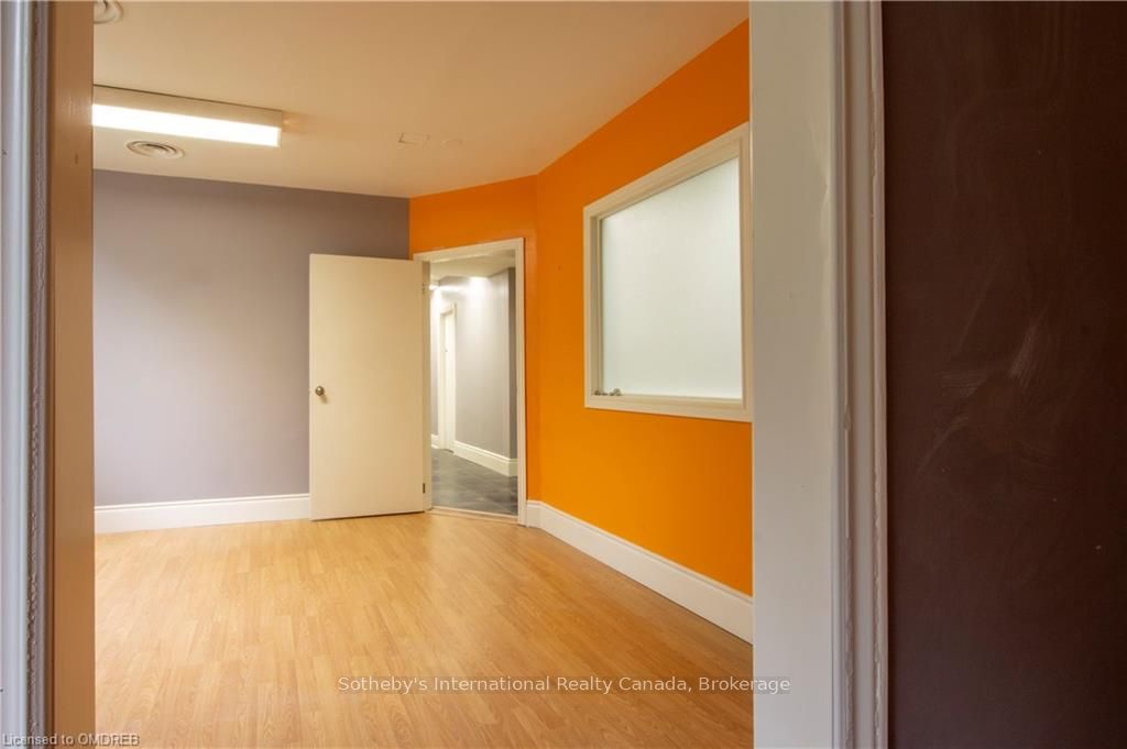 185 Young St Property Photo 10