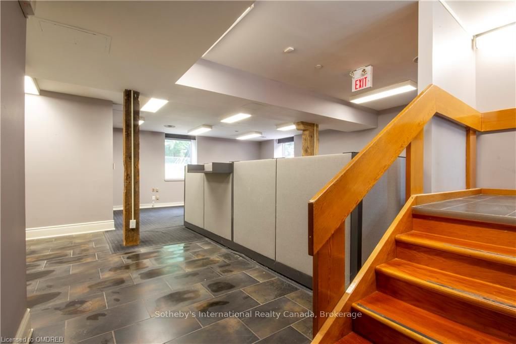 185 Young St Property Photo 11