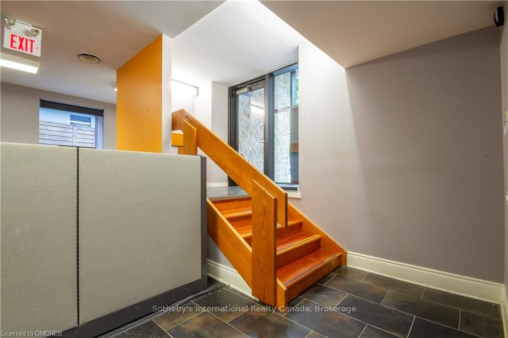 185 Young St Property Photo 12