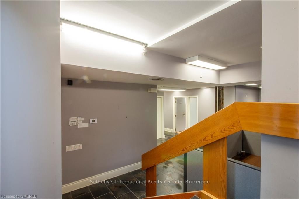 185 Young St Property Photo 13