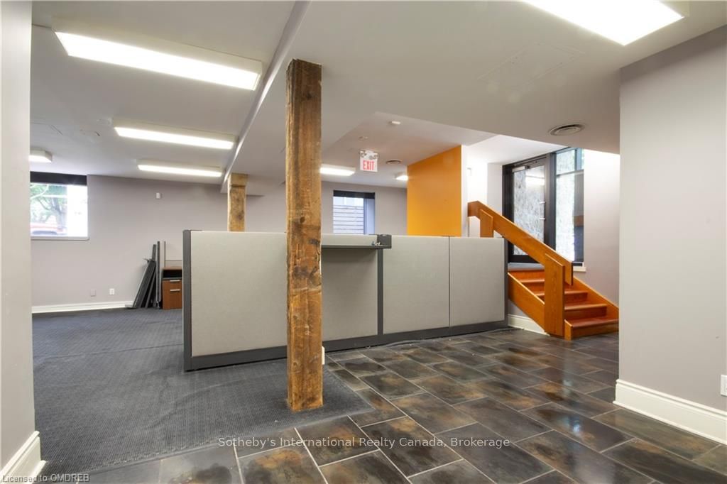 185 Young St Property Photo 15