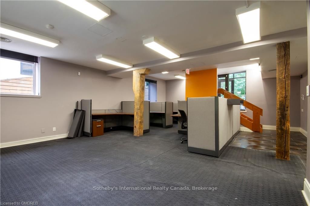 185 Young St Property Photo 16