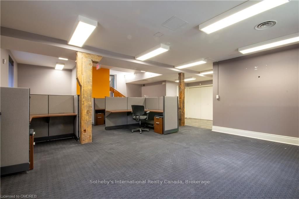 185 Young St Property Photo 17