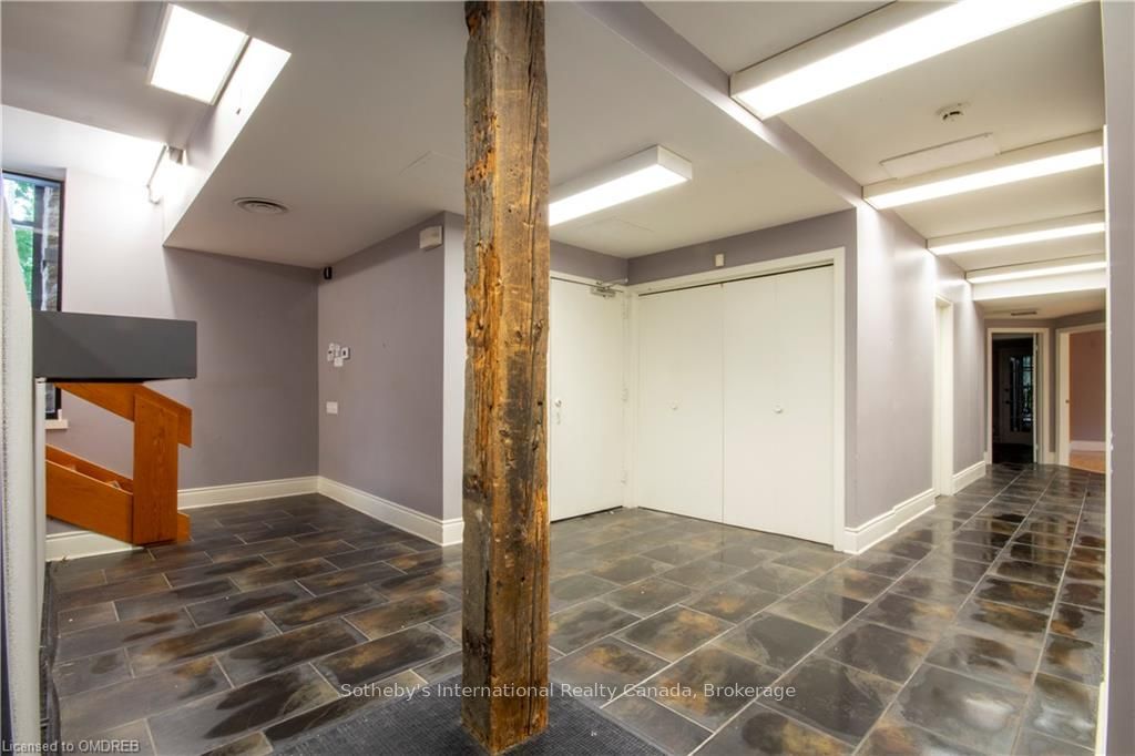 185 Young St Property Photo 20