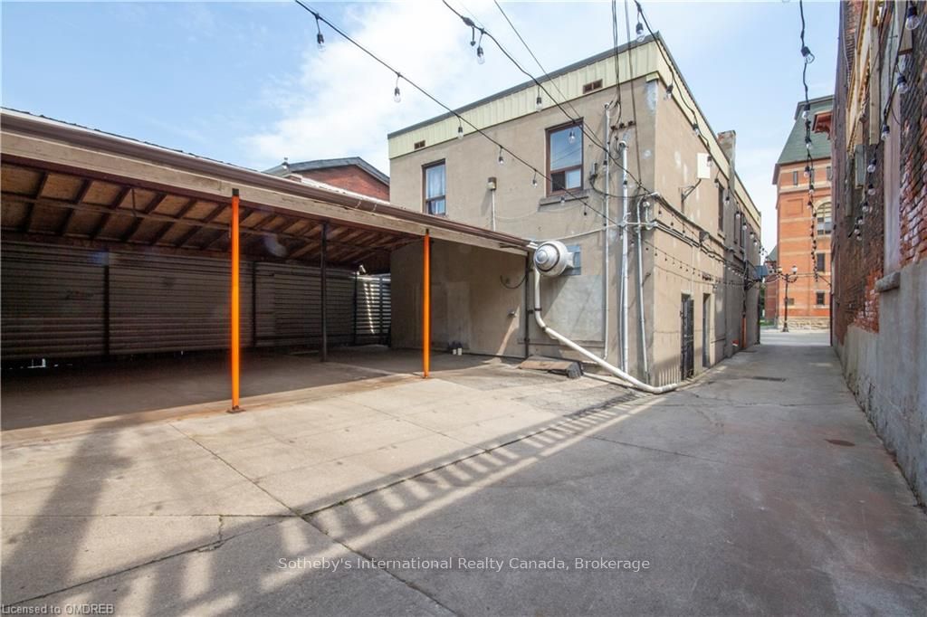 219 James St N Property Photo 4