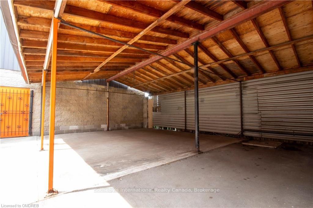 219 James St N Property Photo 5