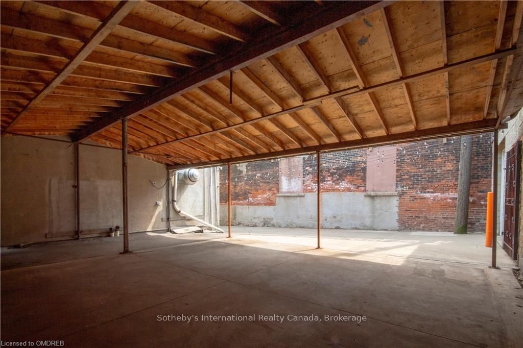 219 James St N Property Photo 6