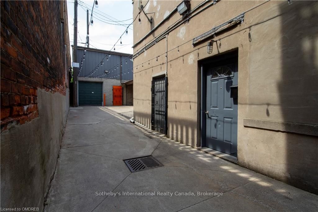 219 James St N Property Photo 8