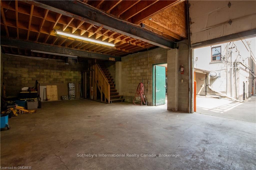 219 James St N Property Photo 11