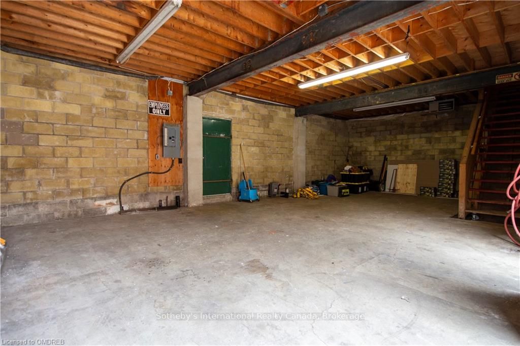 219 James St N Property Photo 12