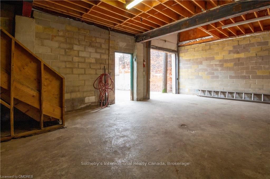 219 James St N Property Photo 13