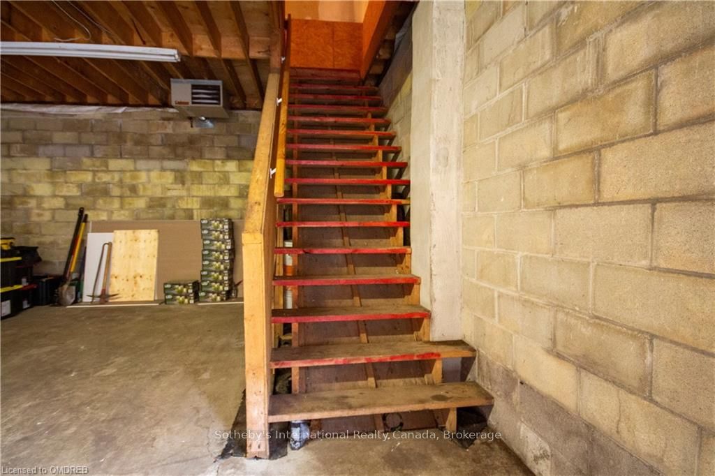 219 James St N Property Photo 14