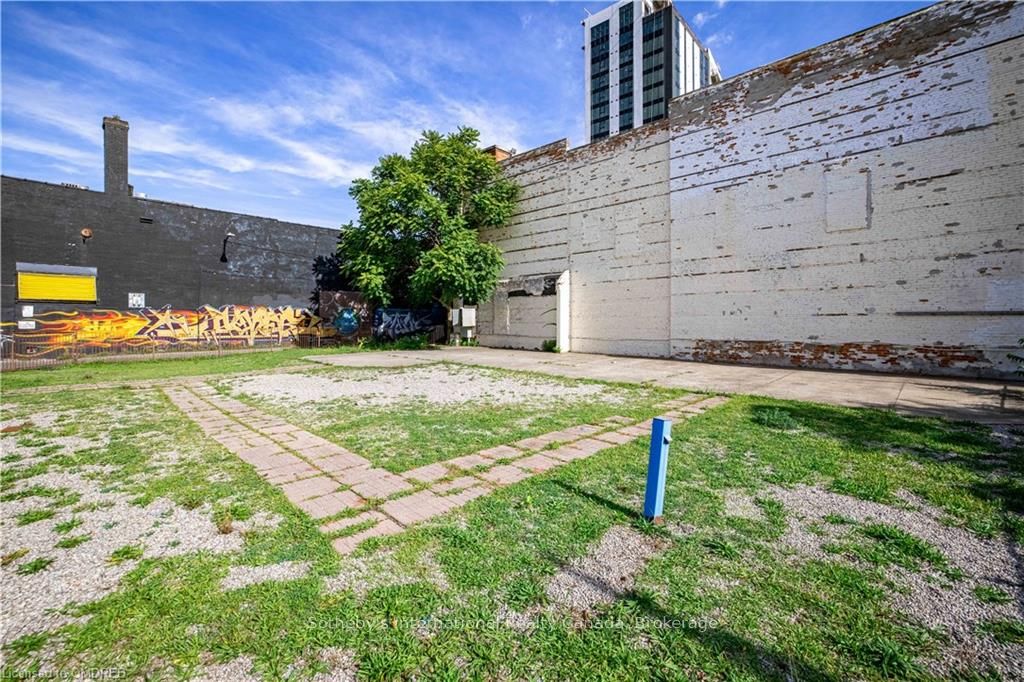 201 St Paul St Property Photo 17