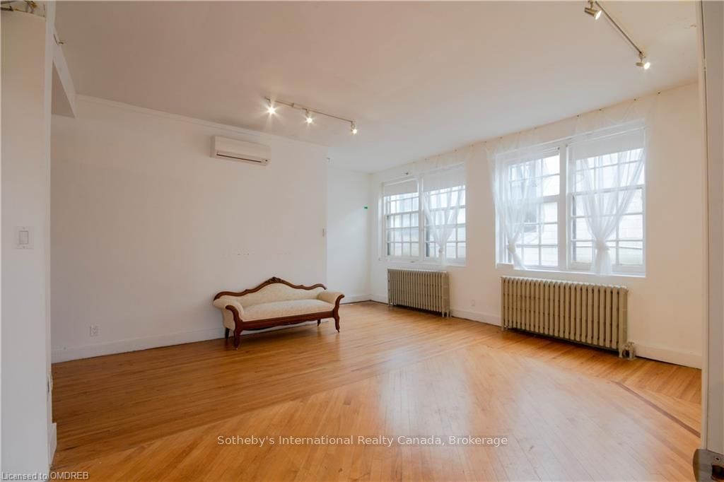 323 King St E Property Photo 13