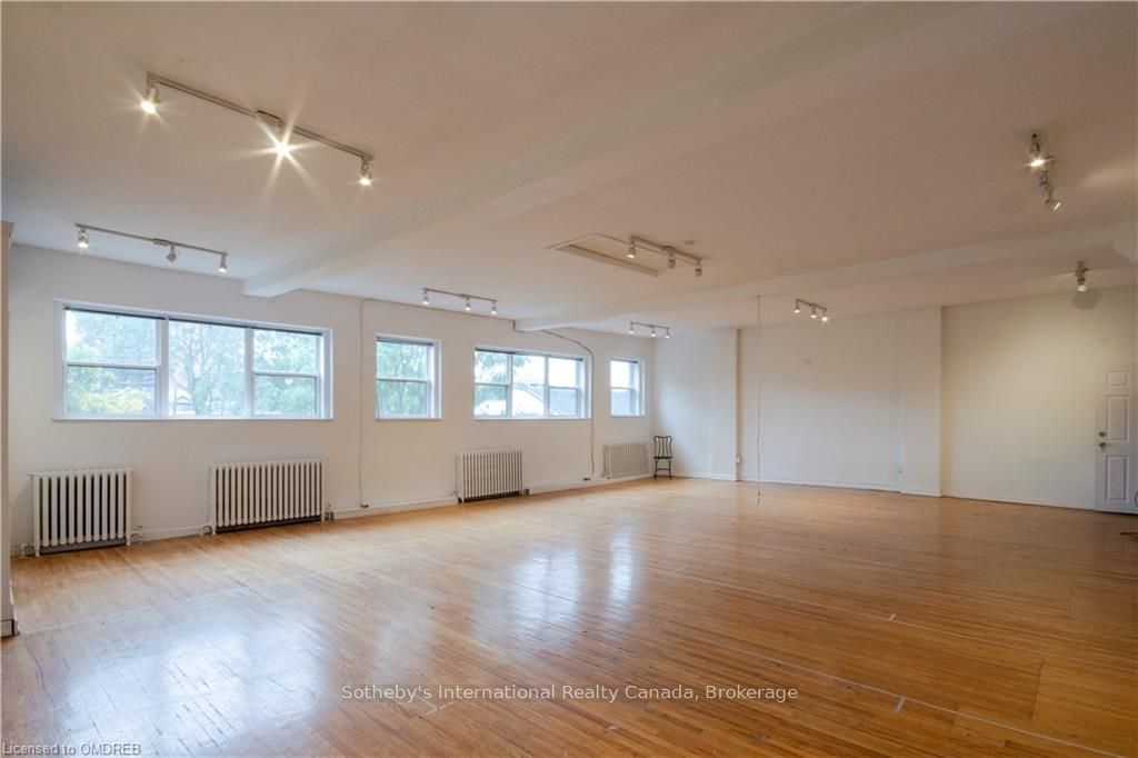 323 King St E Property Photo 17