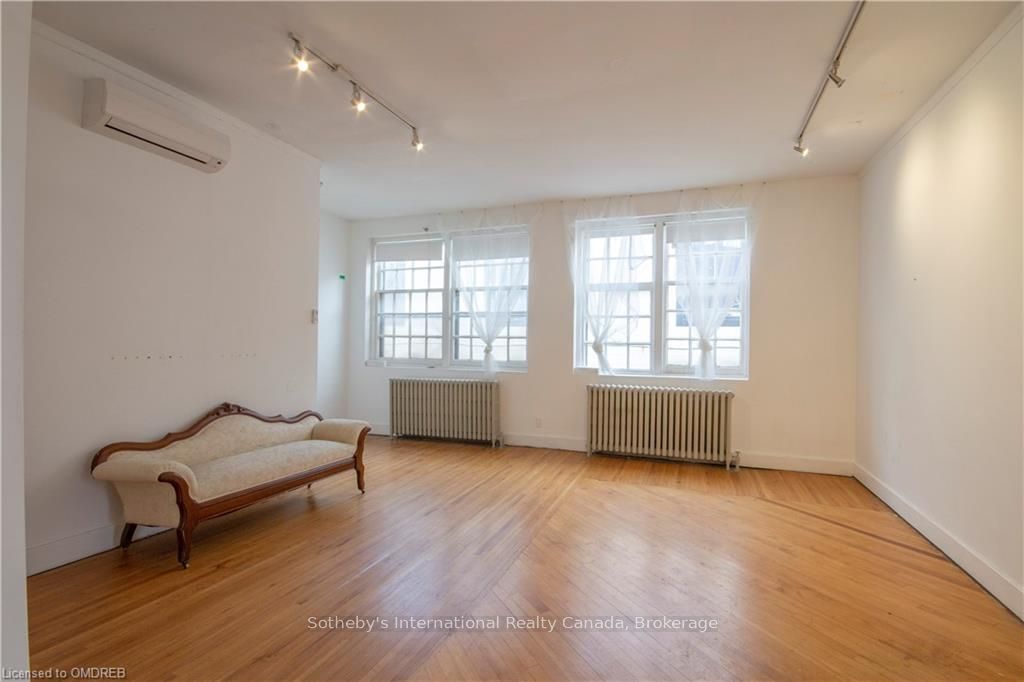 323 King St E Property Photo 18