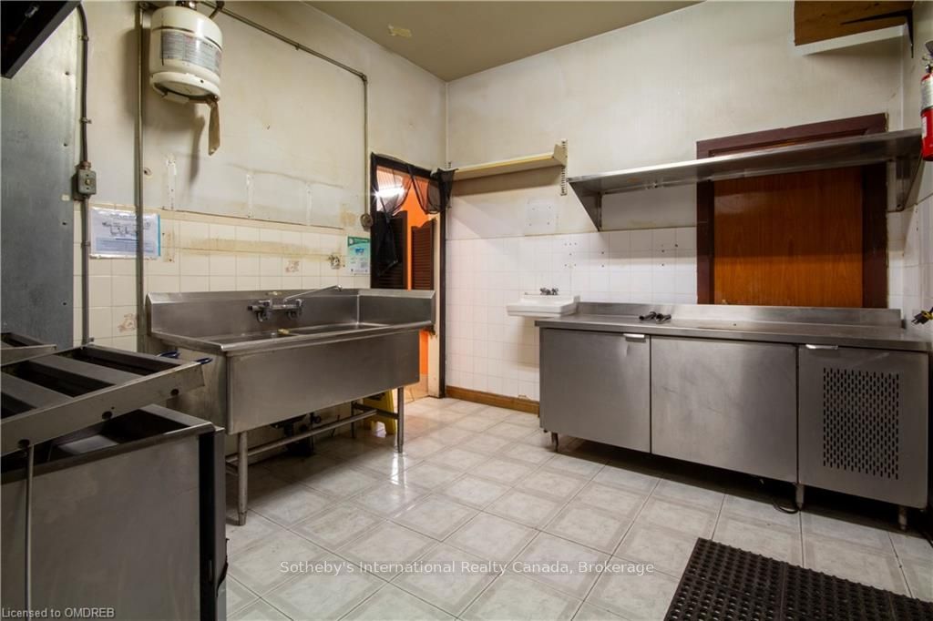 219 James St N Property Photo 2