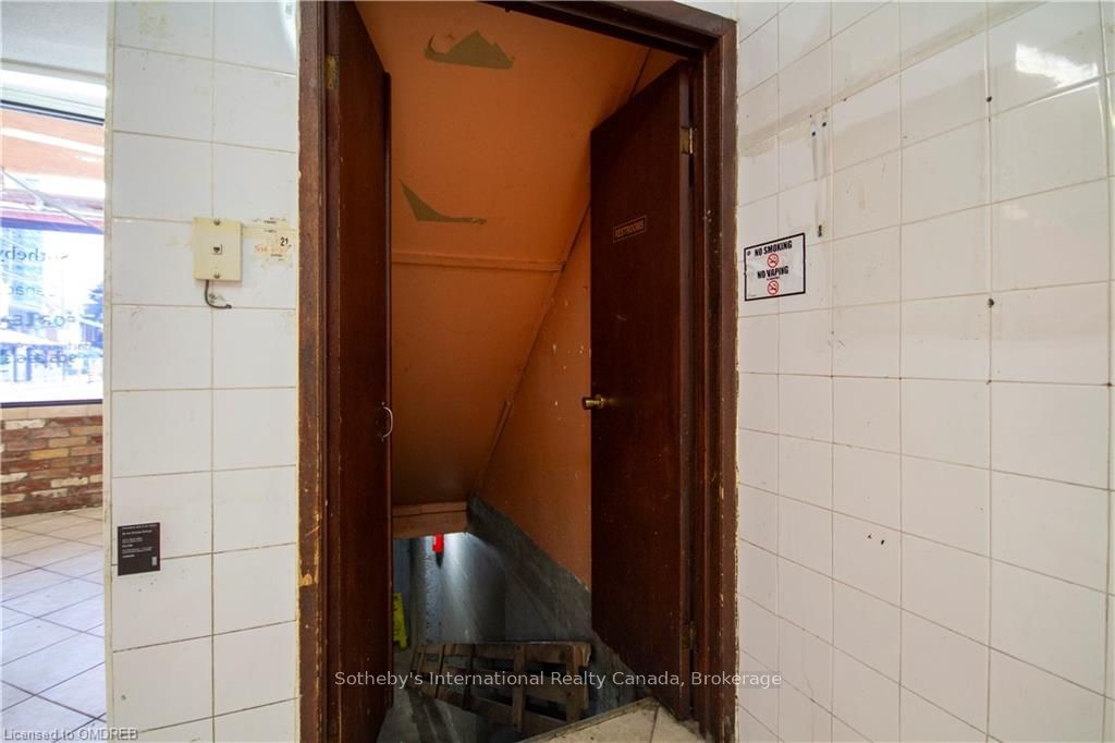 219 James St N Property Photo 3