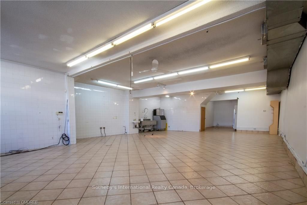 219 James St N Property Photo 14