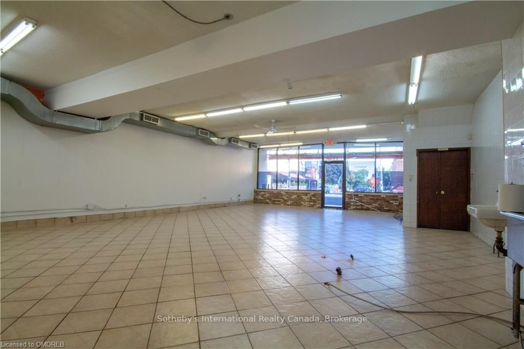 219 James St N Property Photo 17