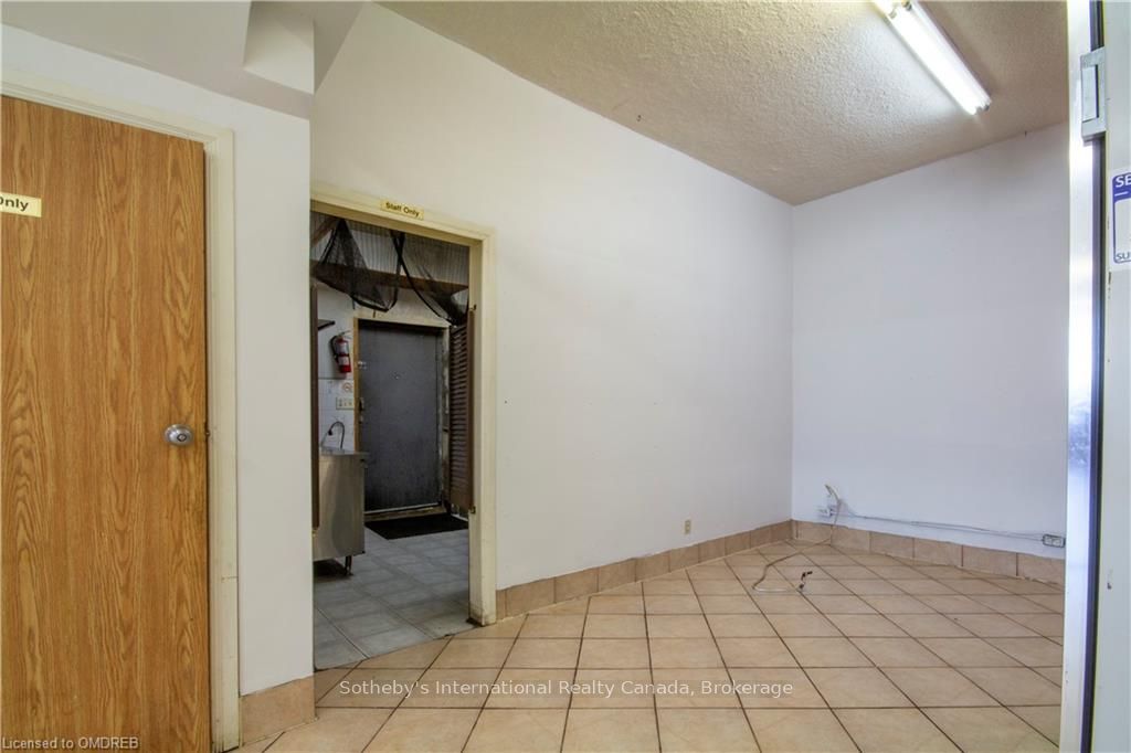 219 James St N Property Photo 18