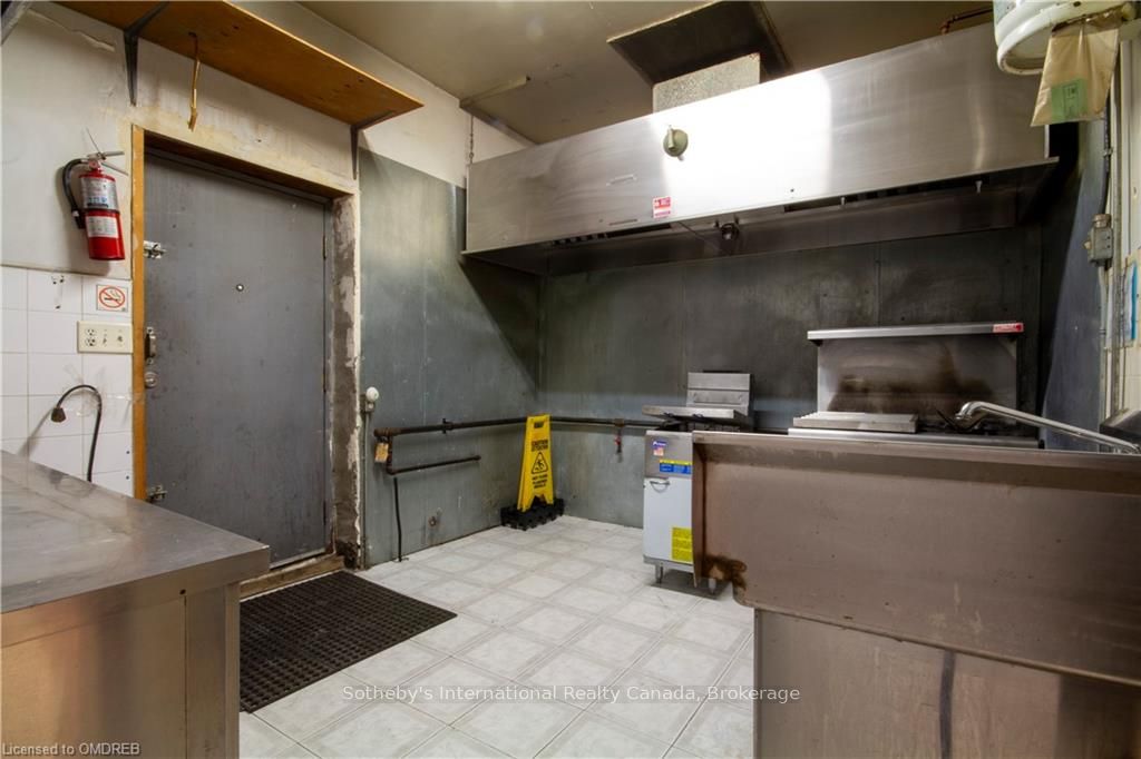 219 James St N Property Photo 19