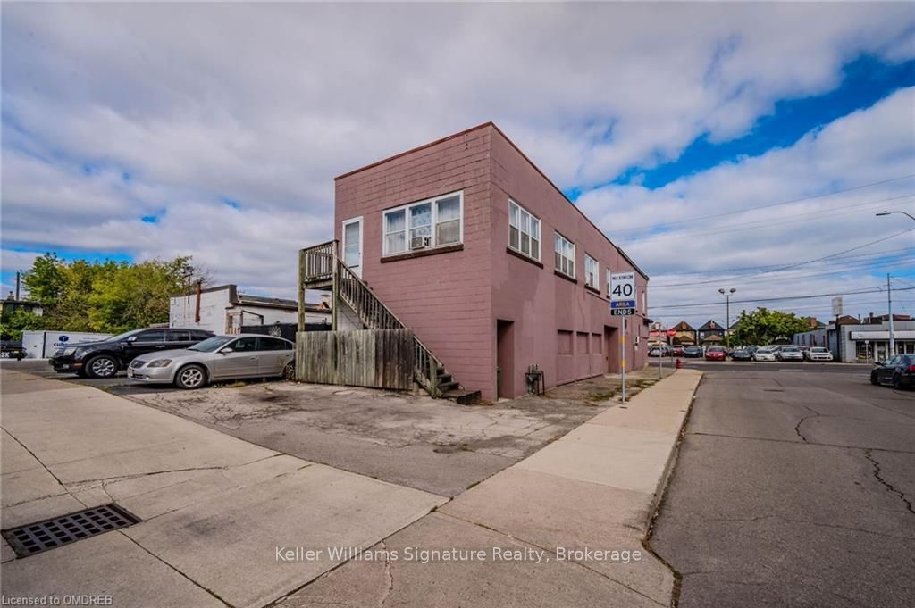 950 Barton St E Property Photo 6